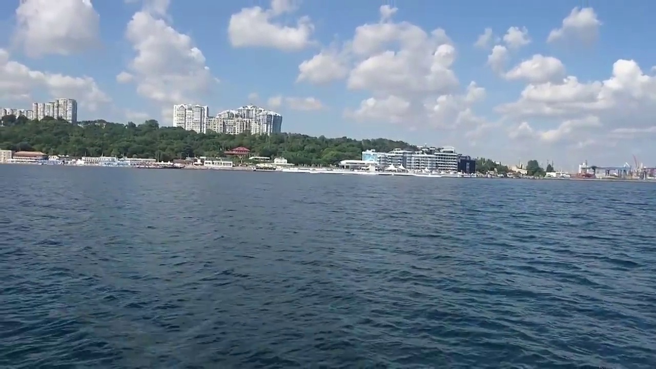 海滩海域。自然景观，美丽的热带海滩和阳光明媚的大海。视频下载