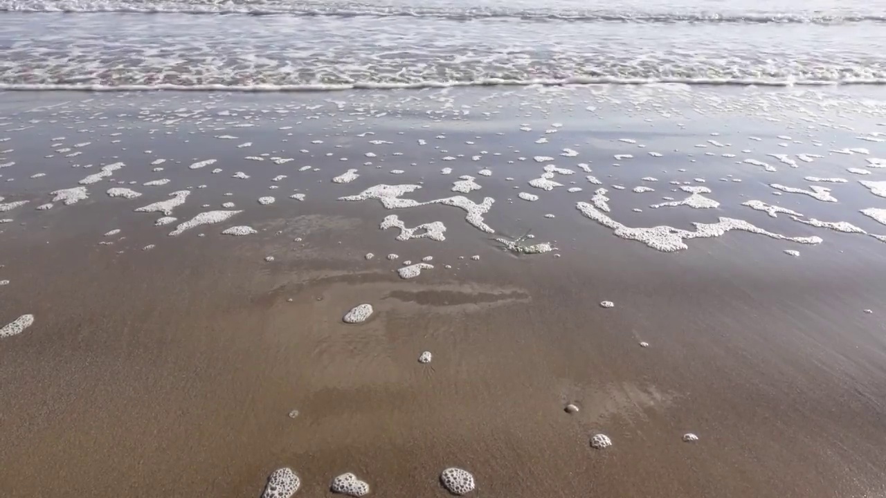 海滩海域。自然景观，美丽的热带海滩和阳光明媚的大海。视频下载