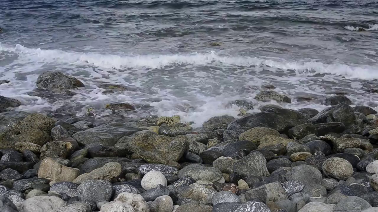 海浪拍打珊瑚滩视频素材