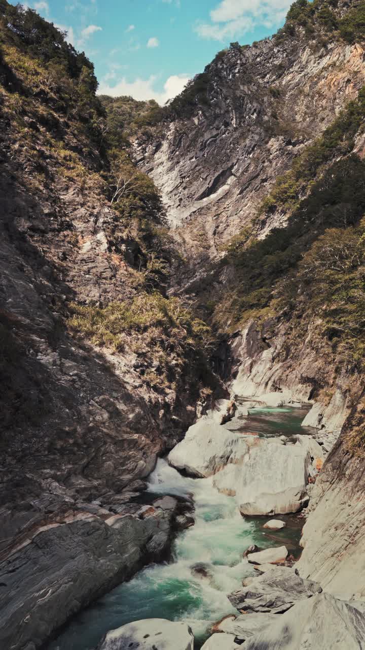 台湾虎莲太鲁阁的梦幻河与大理石峡谷视频素材