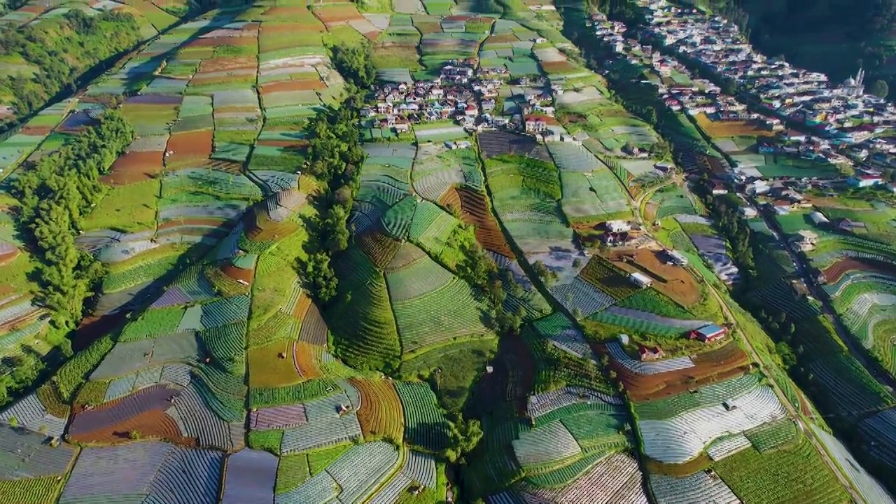 从空中俯瞰尼泊尔范爪哇山是一趟乡村之旅视频素材