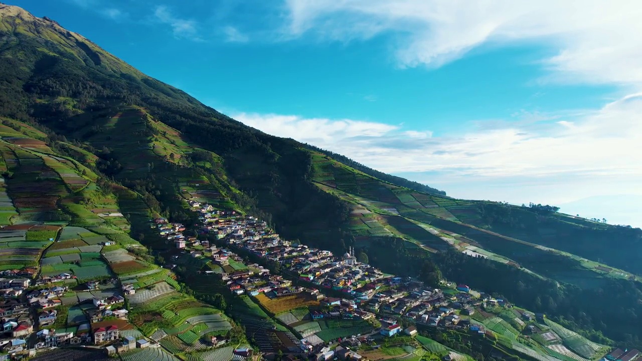 从空中俯瞰尼泊尔范爪哇山是一趟乡村之旅视频素材