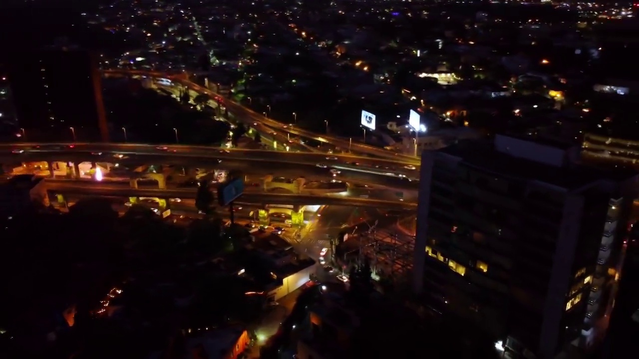 墨西哥城夜晚高架公路上的时光流逝视频素材