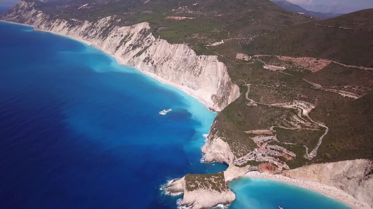 希腊，地中海岛屿Lefkada的波尔图卡茨基海滩的绿松石海视频素材