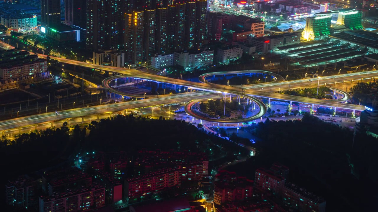 夜景城市高速公路列车轨道延误视频素材