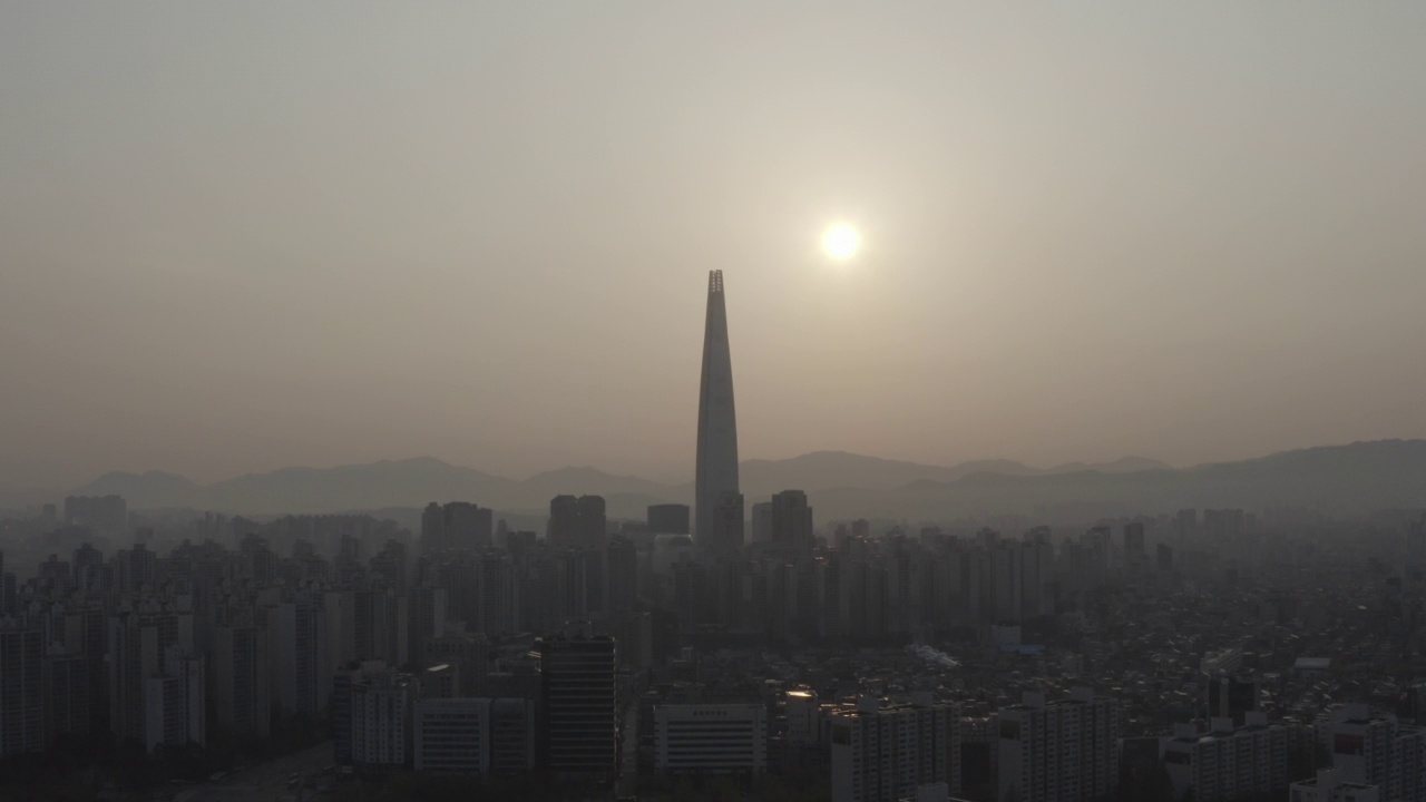 韩国首尔，奥林匹克路，乐天世界大厦，蚕室区/松坡区视频素材