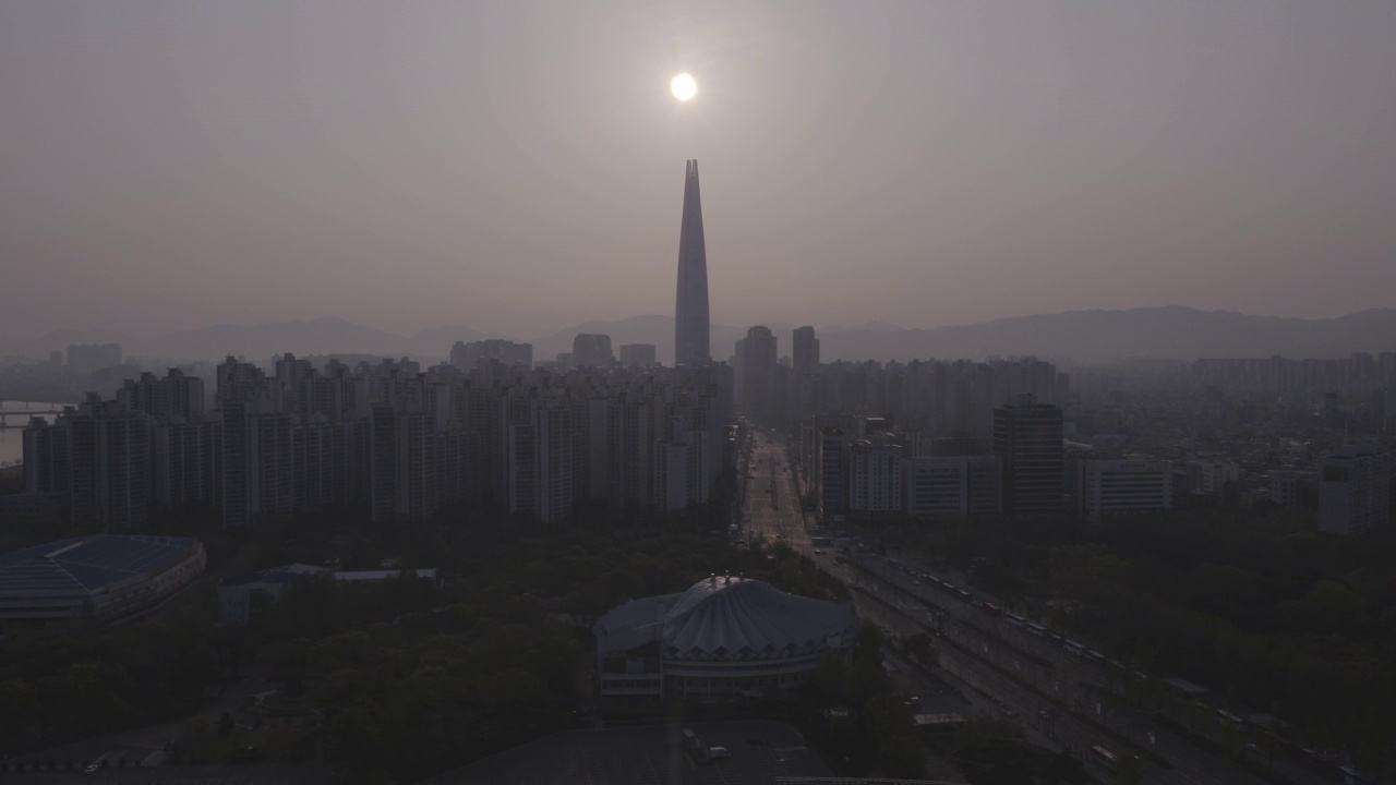 韩国首尔，奥林匹克路，乐天世界大厦，蚕室区/松坡区视频素材