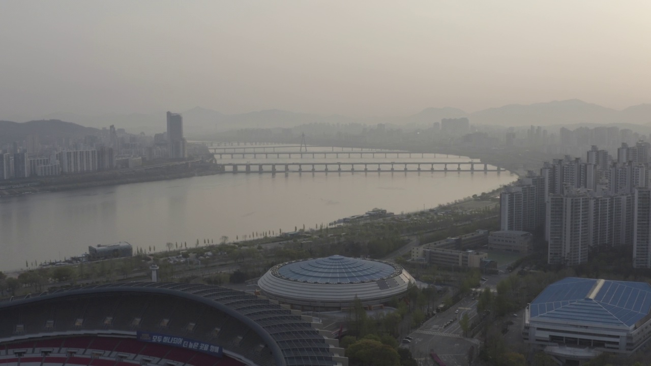 韩国首尔，奥林匹克路，汉江，蚕室区/松坡区视频素材