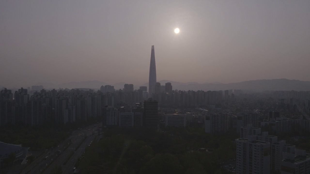 韩国首尔，奥林匹克路，乐天世界大厦，蚕室区/松坡区视频素材