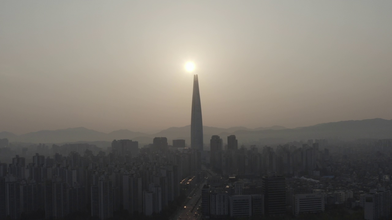 韩国首尔，奥林匹克路，乐天世界大厦，蚕室区/松坡区视频素材