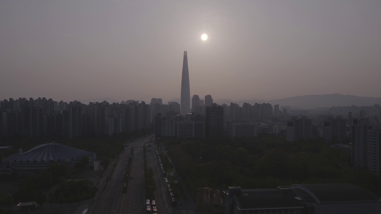 韩国首尔，奥林匹克路，乐天世界大厦，蚕室区/松坡区视频素材