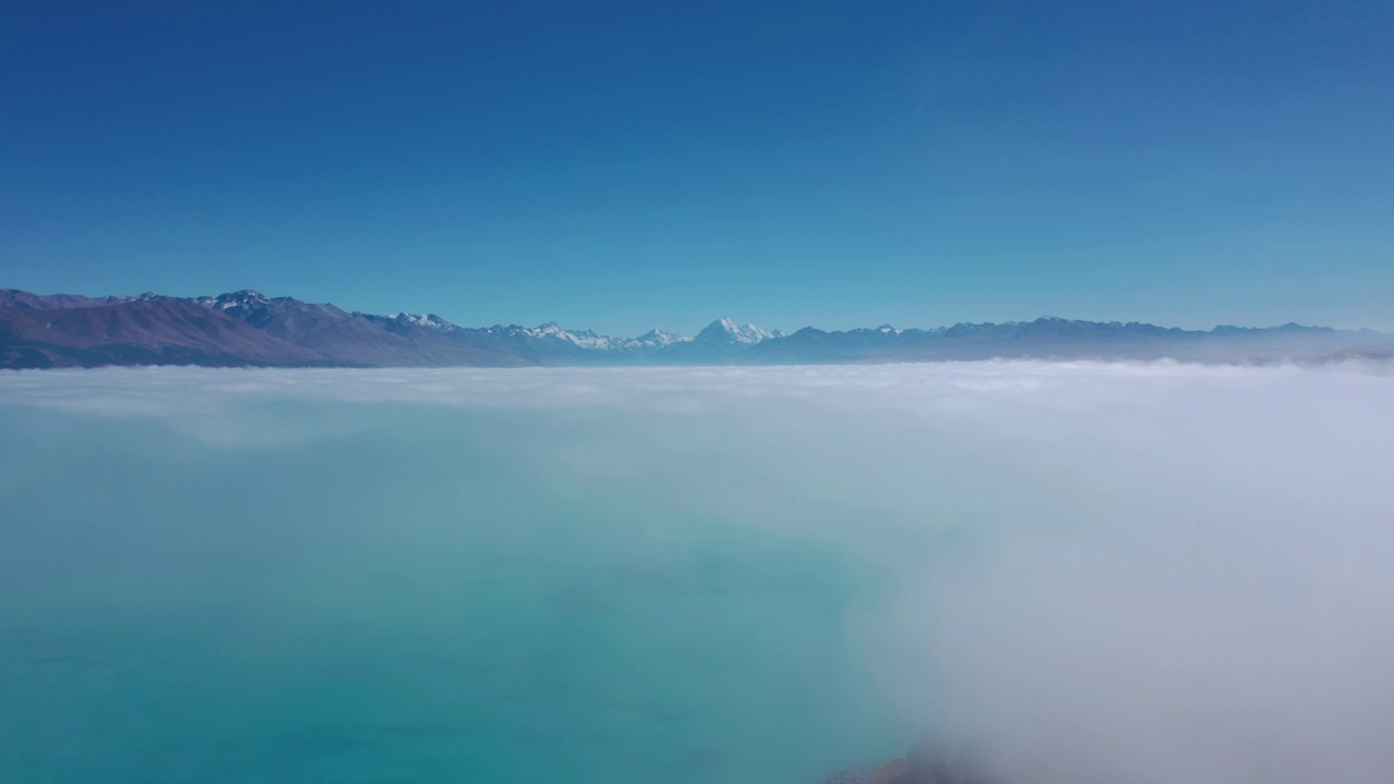 南岛- Tekapo湖上空的云海和自然风景/新西兰视频素材