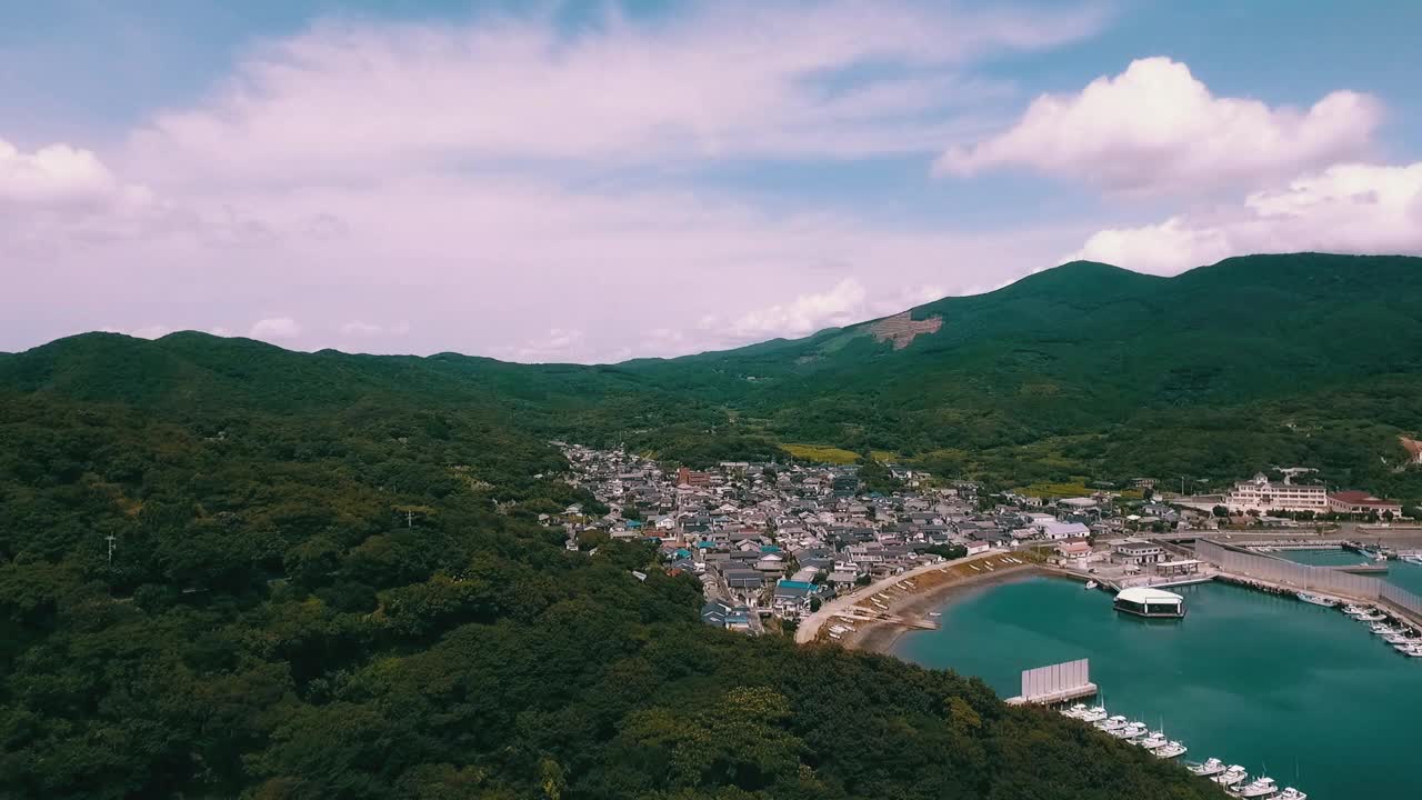 航拍，日本对马岛港口城视频素材