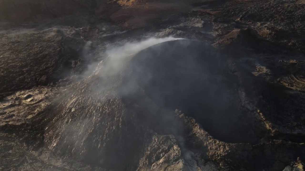 休眠火山鸟瞰图，法格拉达尔火山，冰岛视频素材