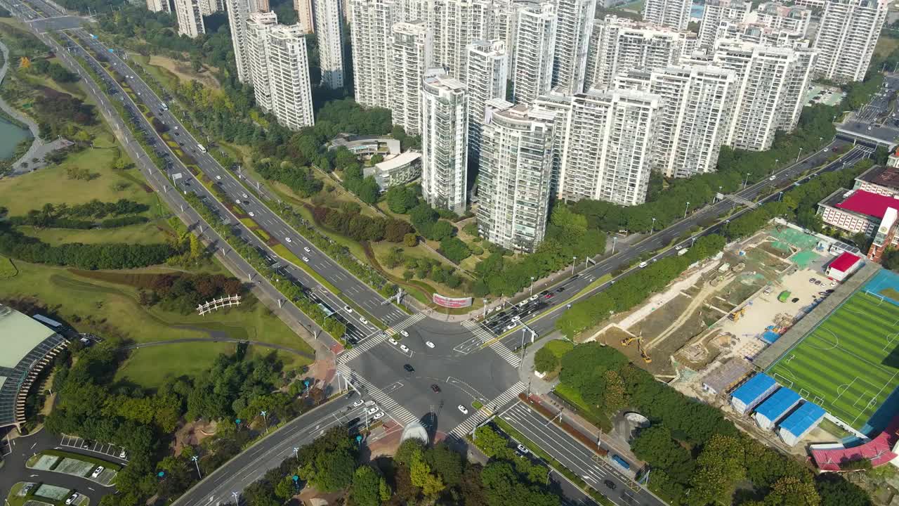 航拍苏州现代房屋和道路交通视频素材