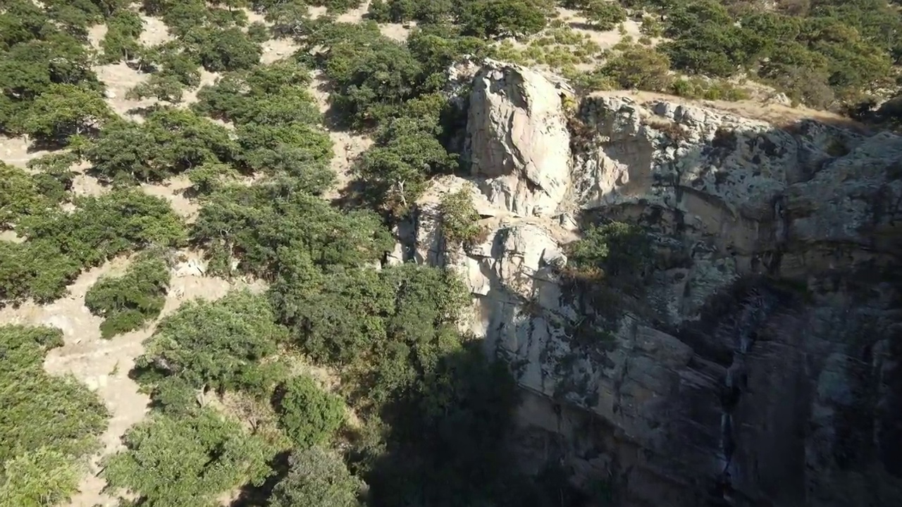 登山者和岩石视频下载