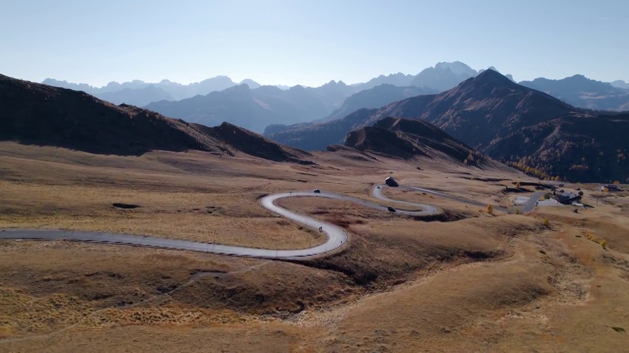 意大利的山口鸟瞰图，Passo Giau, Cortina, Dolomites，意大利。视频素材