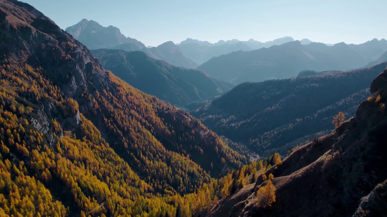 意大利的山口鸟瞰图，Passo Giau, Cortina, Dolomites，意大利。视频素材