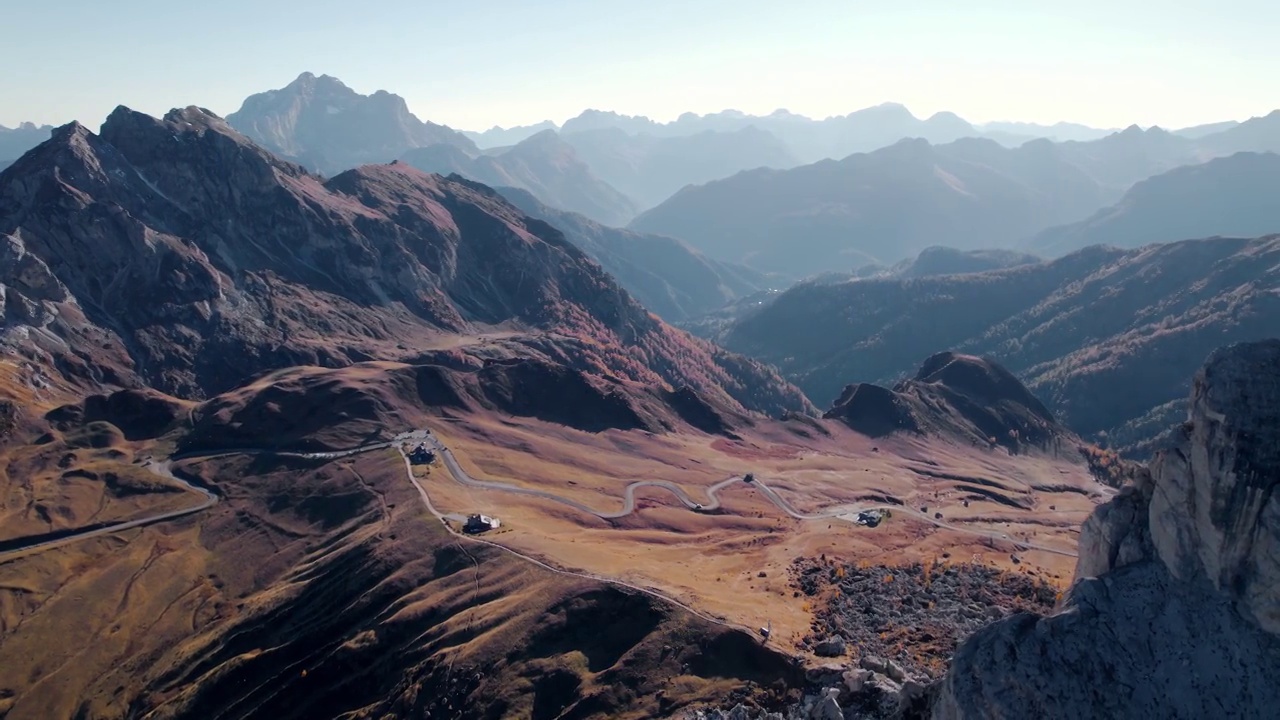 意大利的山口鸟瞰图，Passo Giau, Cortina, Dolomites，意大利。视频素材