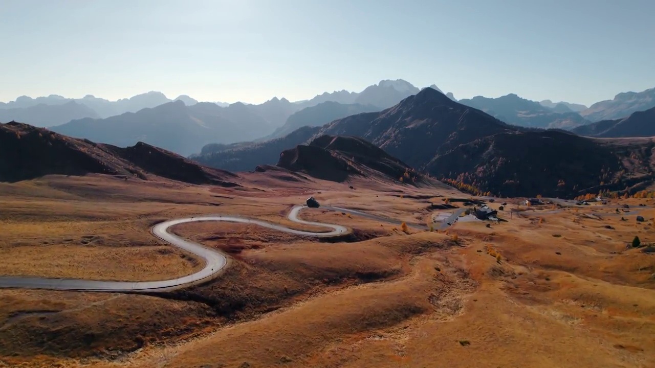 意大利的山口鸟瞰图，Passo Giau, Cortina, Dolomites，意大利。视频素材