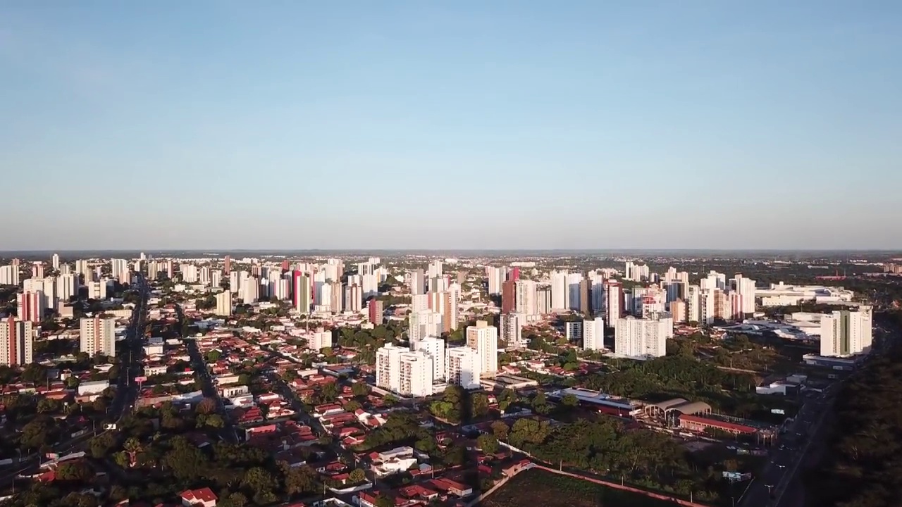 特雷西纳鸟瞰图，Piauí，巴西东北部。João伊西多罗França桥。巴西大型城市。视频素材