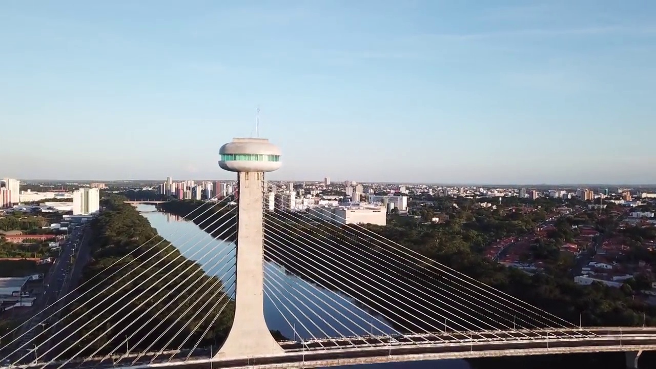 特雷西纳鸟瞰图，Piauí，巴西东北部。João伊西多罗França桥。巴西大型城市。视频素材