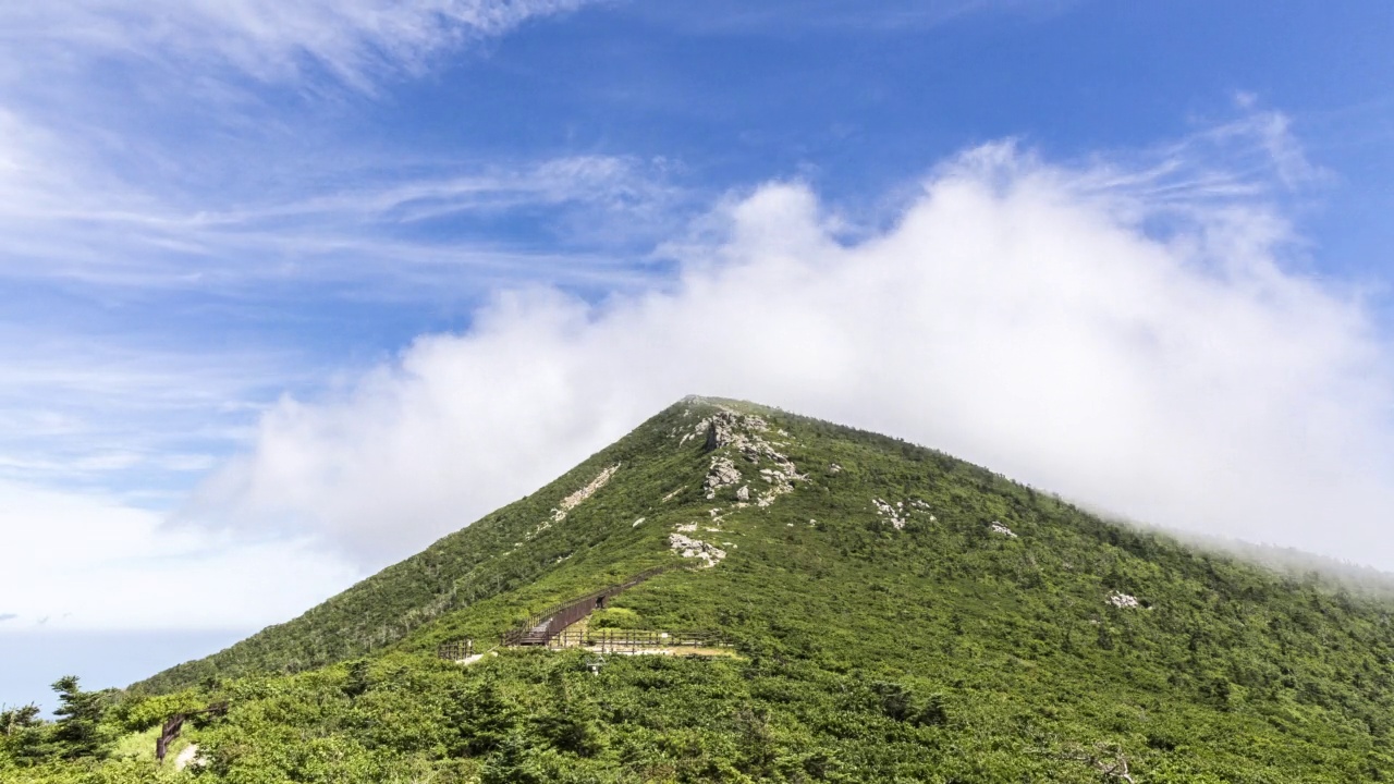 韩国江原道麟蹄郡雪岳山大青峰上的云海视频素材