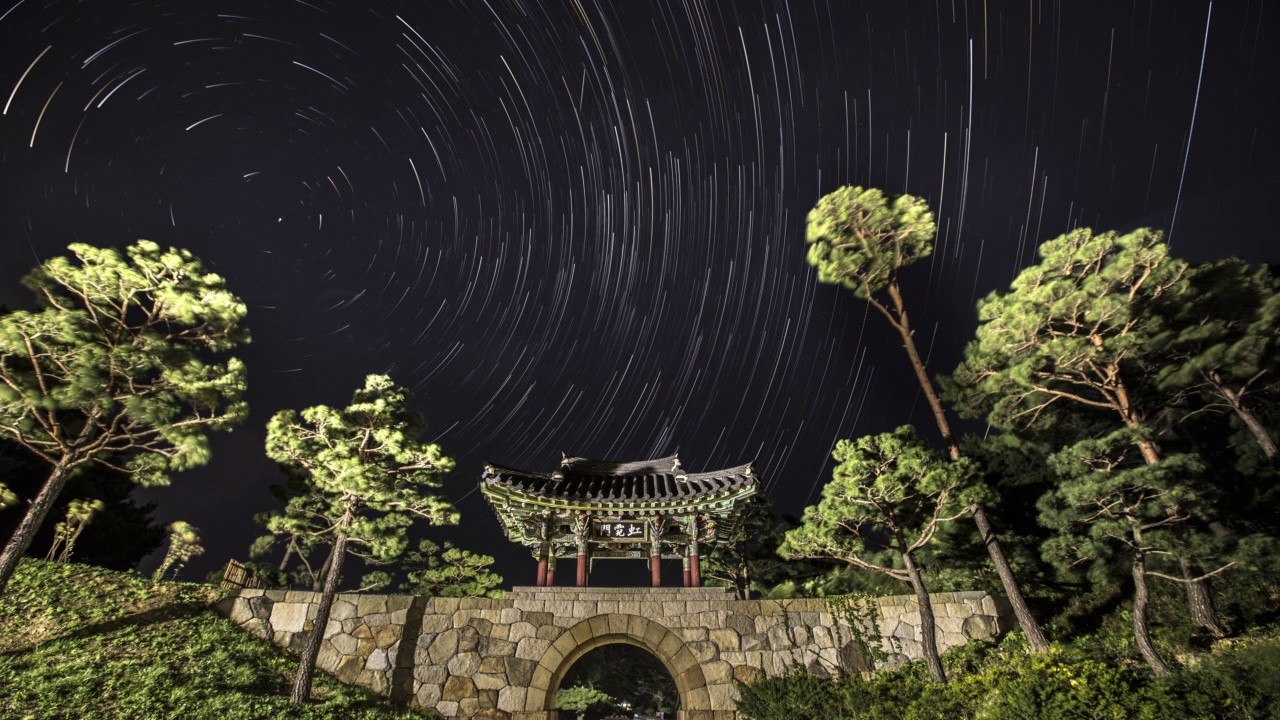 星星划过洛山寺/阳阳郡，江原道，韩国视频素材