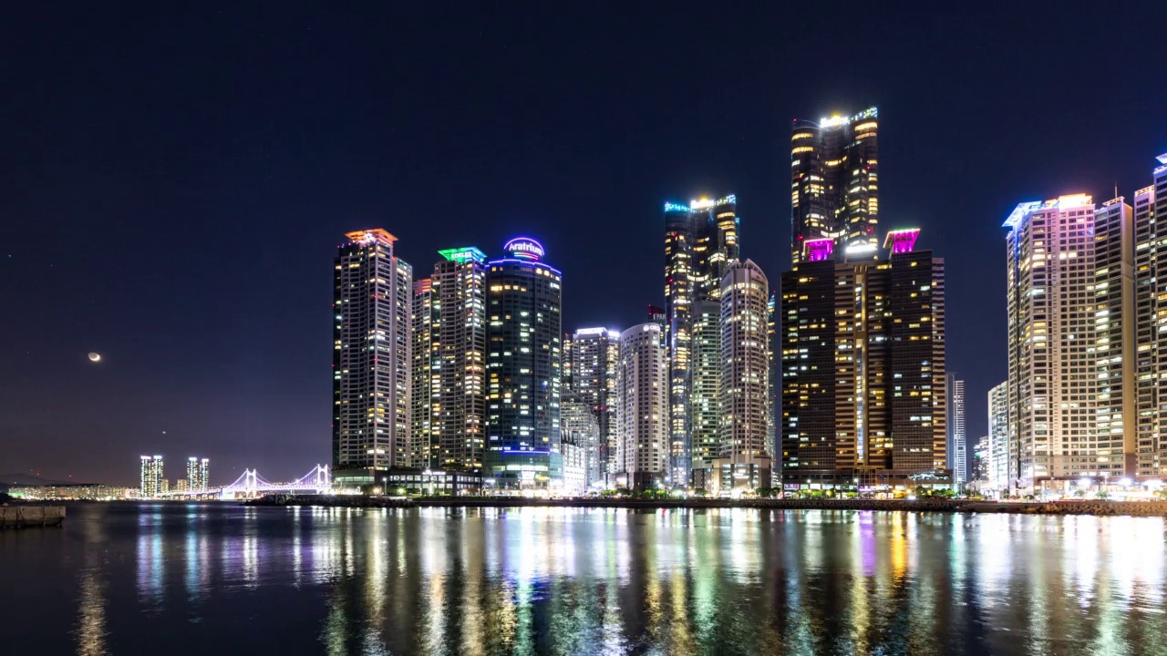 韩国釜山海云台区海洋城市中心附近的日落和夜景视频素材