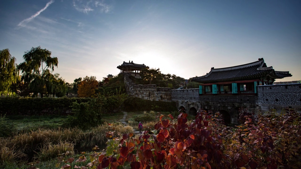 韩国，京畿道水原市，八达区，华洪门上的日出视频素材