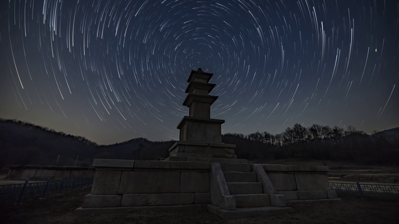 星迹在三层石塔在巨敦寺遗址/原州，江原道，韩国视频素材