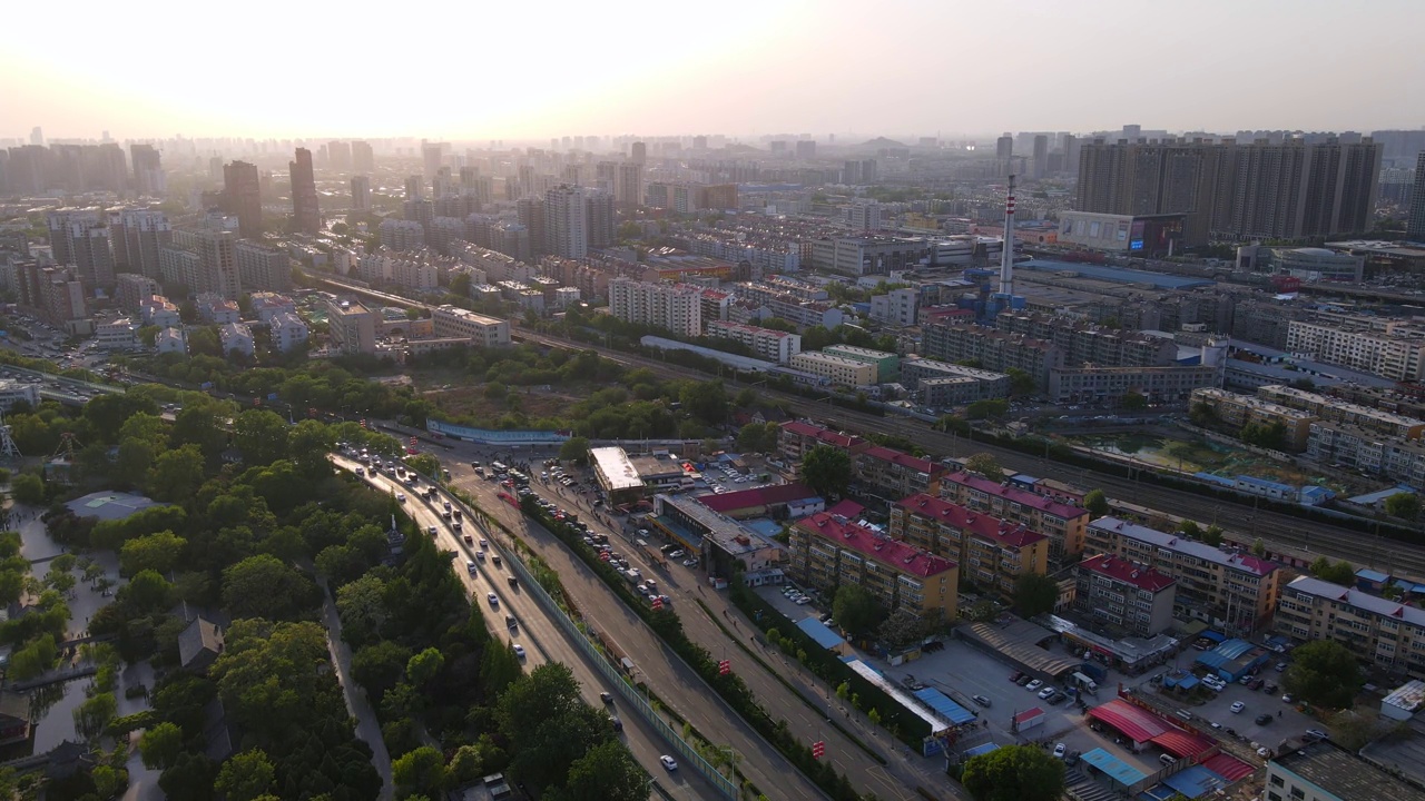 航拍日落下济南城市景观全景图视频素材