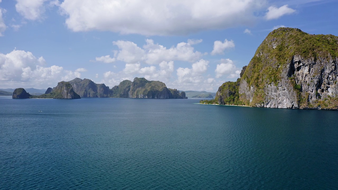 Barcuit群岛的4K鸟瞰图。美丽的皮纳布尤坦岛和其他僻静的岛屿。El Nido，巴拉望岛，菲律宾视频素材