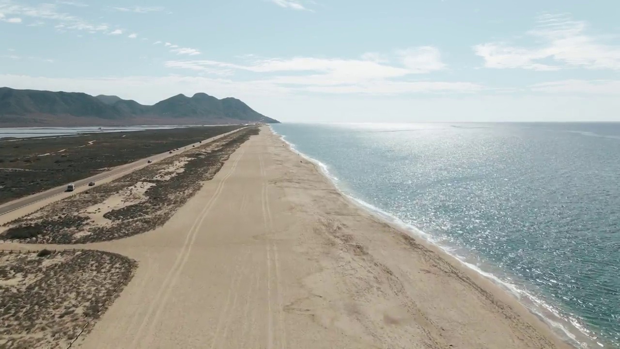 南欧货车旅行无人机剪辑:Cabo de Gata-Níjar安达卢西亚自然公园视频素材