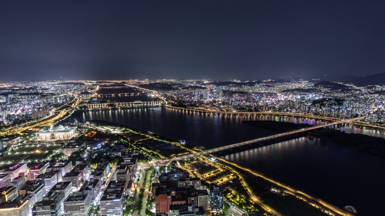 从首尔永登浦区看汉江和市中心的夜景视频素材