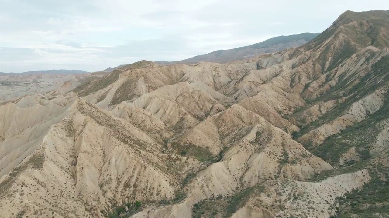 南欧货车旅行无人机剪辑:塔伯纳斯沙漠，安达卢西亚，阿尔梅里亚视频素材