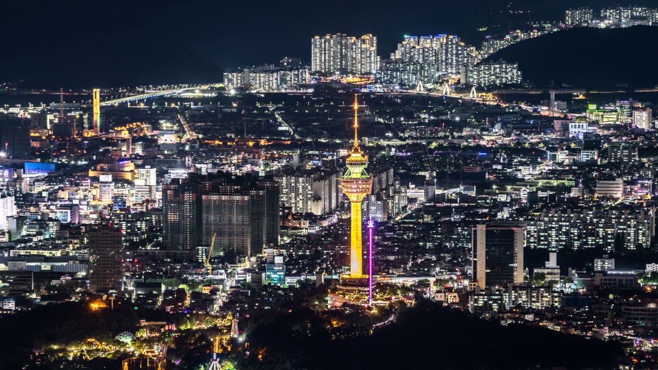 韩国大邱市中心/达西区83塔的夜景视频素材