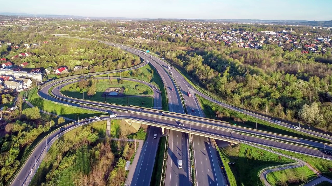 波兰Kraków的多级高速公路交叉点视频素材