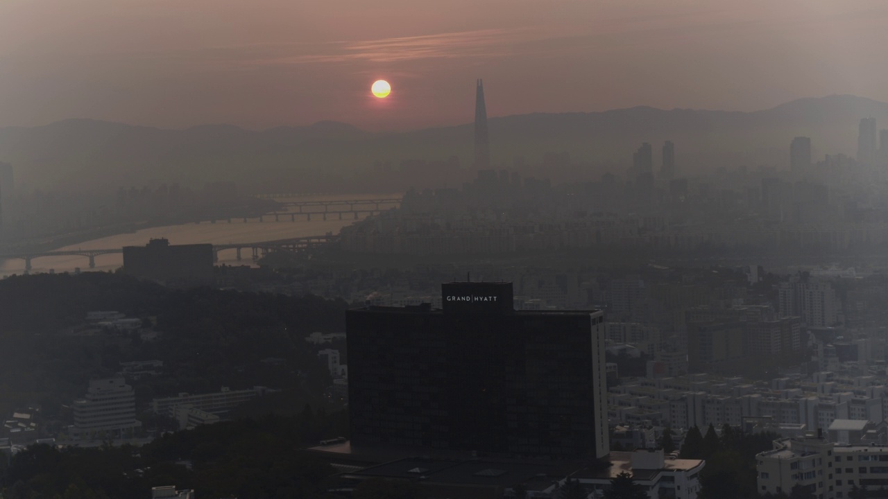 韩国首尔市中心/龙山区的日出视频素材