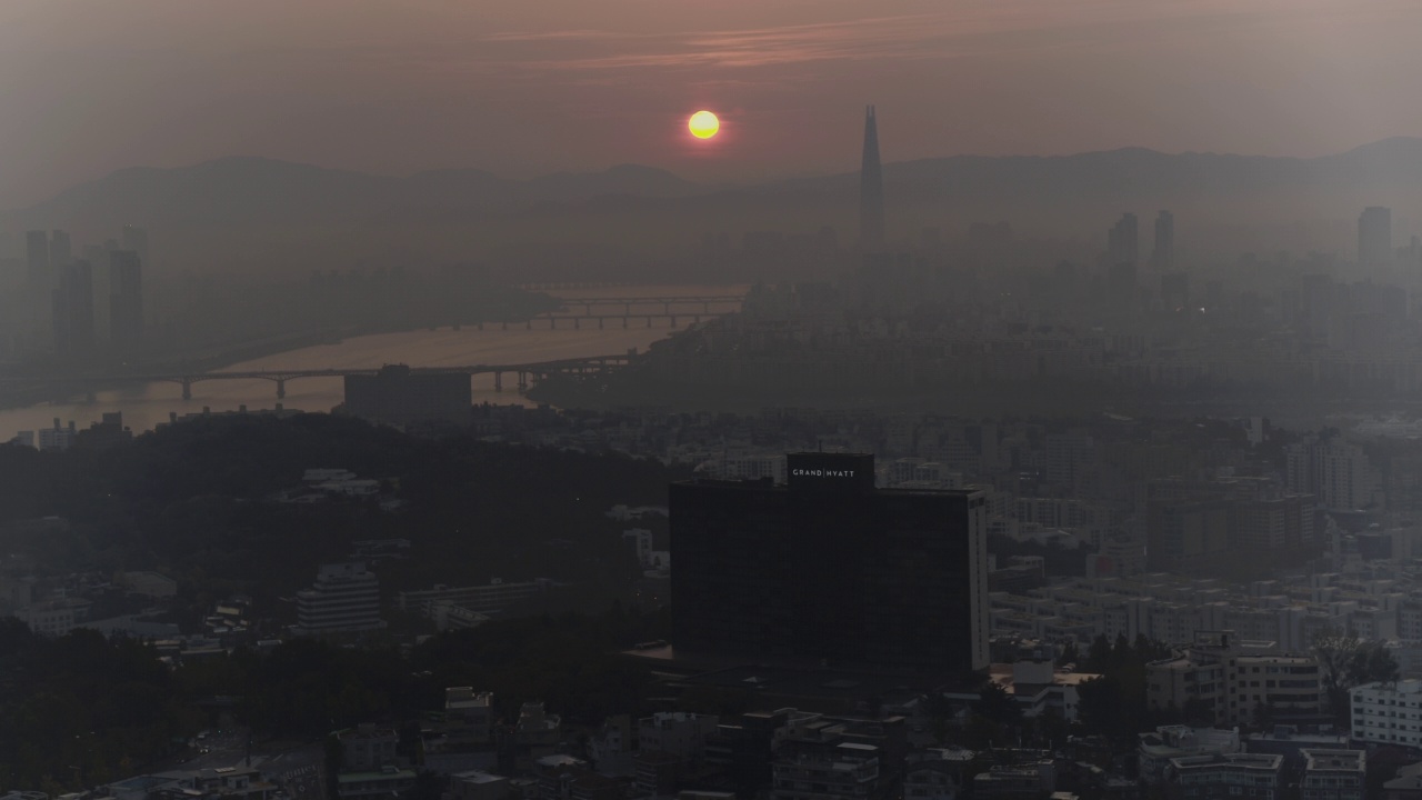 韩国首尔市中心/龙山区的日出视频素材