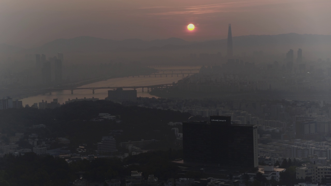 韩国首尔市中心/龙山区的日出视频素材