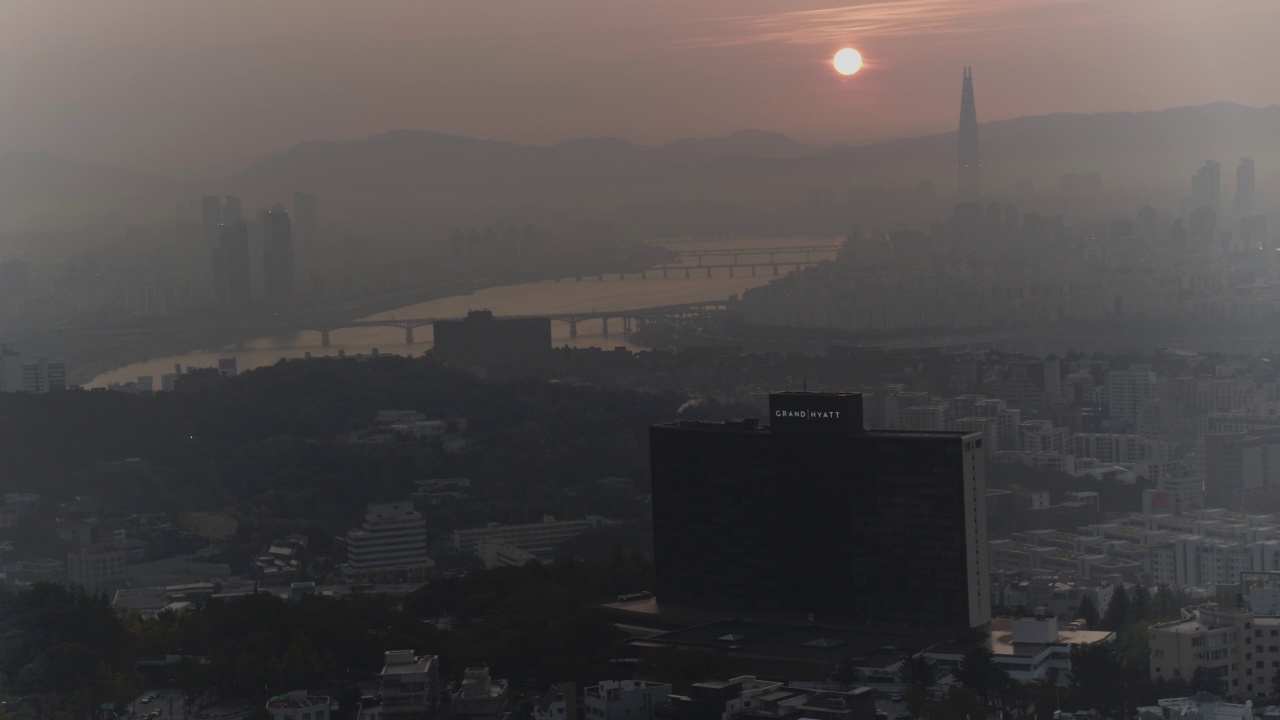 韩国首尔市中心/龙山区的日出视频素材