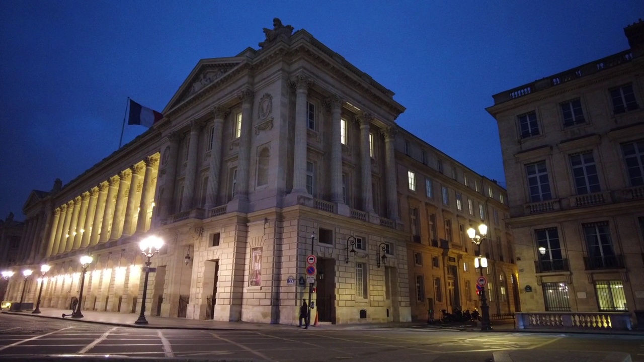 协和广场(Hôtel de la Marine)和Hôtel de Crillon，晚上视频素材