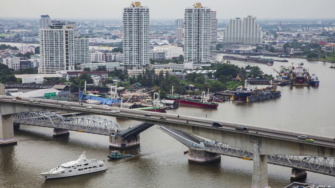 Krungthep大桥的4k延时视频升起，让船通过。曼谷,泰国。视频下载