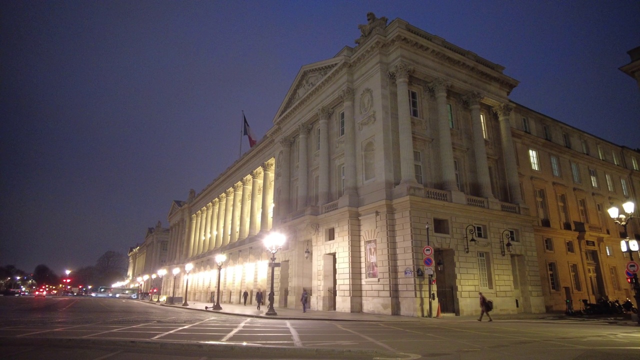 协和广场(Hôtel de la Marine)和Hôtel de Crillon，晚上视频素材