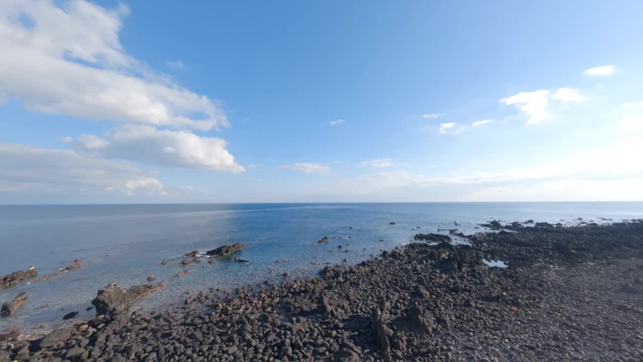 ▽自然风光=韩国济州岛西归浦市城山郡新川牧场和大海视频素材