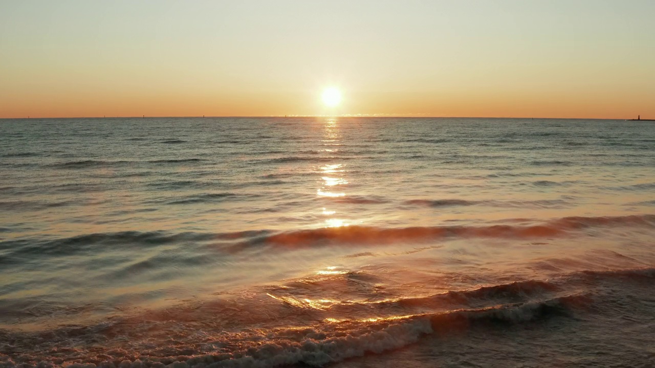 海景和日出。视频素材