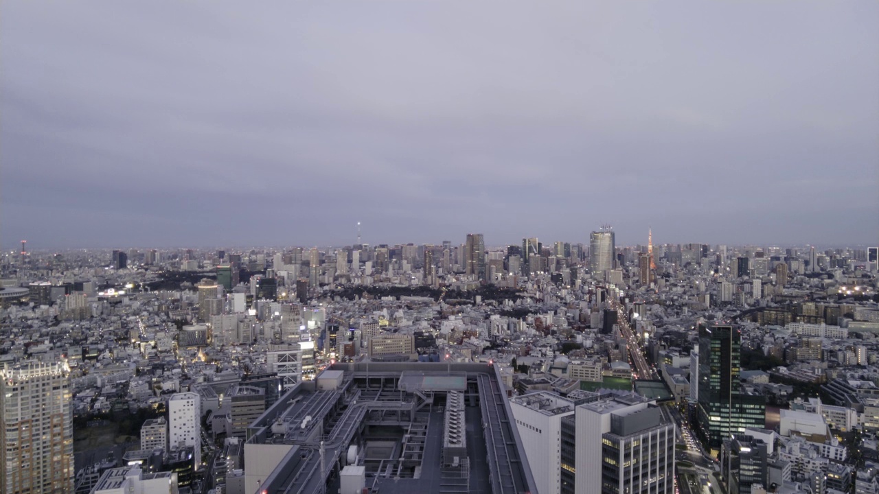 延时拍摄:从东京涩谷的摩天大楼上拍摄的东京夜景视频素材