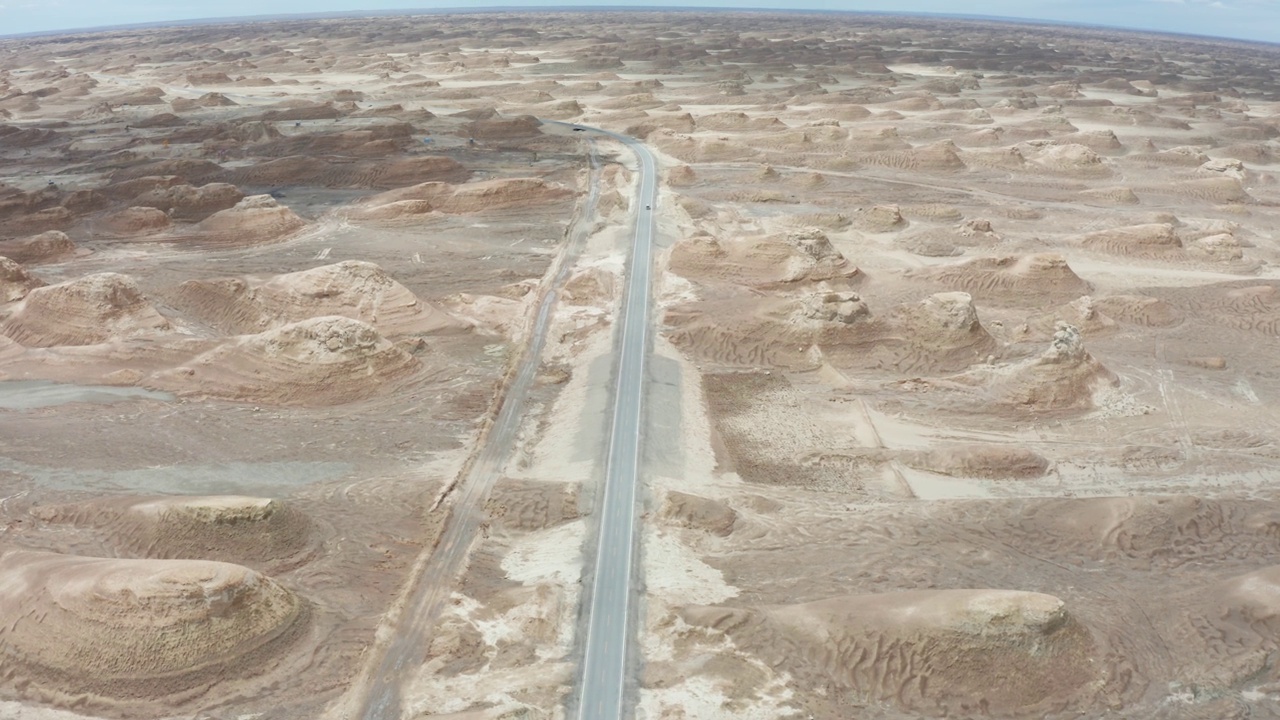 白天的沙漠道路视频素材