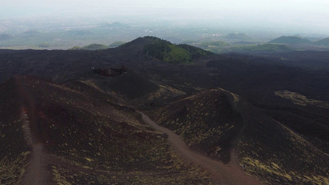 意大利西西里岛的活火山埃特纳的鸟瞰图视频素材